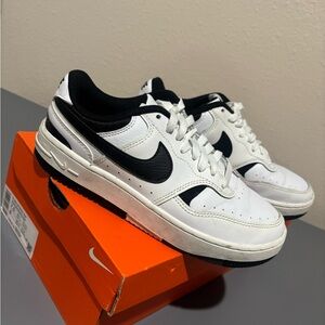 Nike Women's Gamma Force Shoes